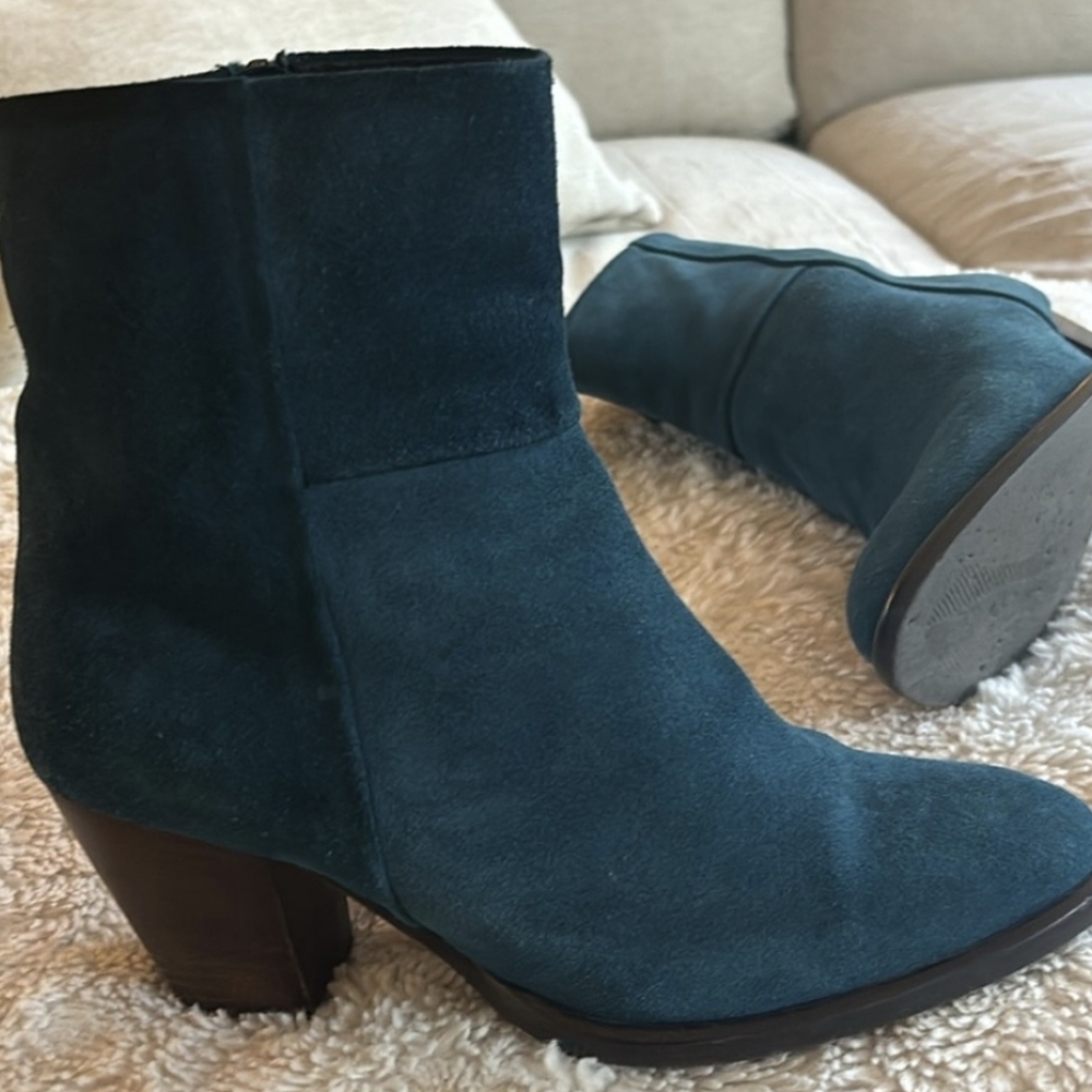 Woolrich suede booties 🌼✨